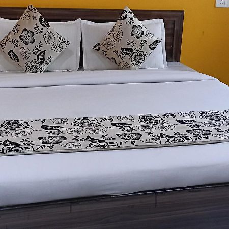 Hotel Suraj Rishikesh Bagian luar foto