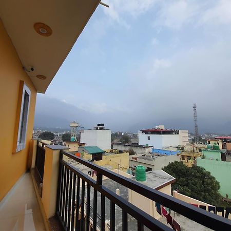 Hotel Suraj Rishikesh Bagian luar foto